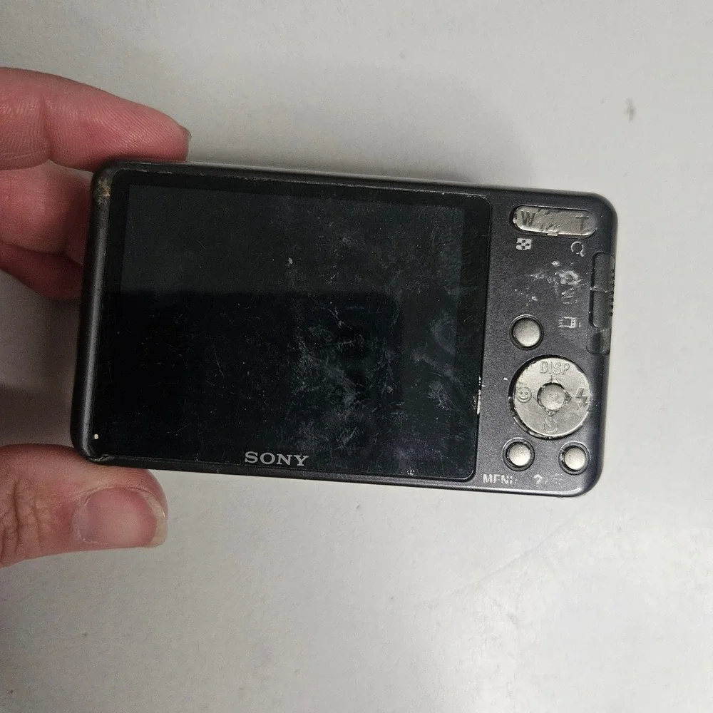Sony Cyber-shot DSC-W570 16.1MP Digital Camera Silver 5x Carl Zeiss UNTESTED